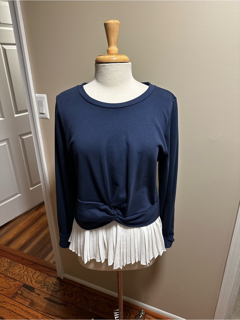 Lea & Viola Navy Long-Sleeve Knot Front Top with White Pleated Hem
